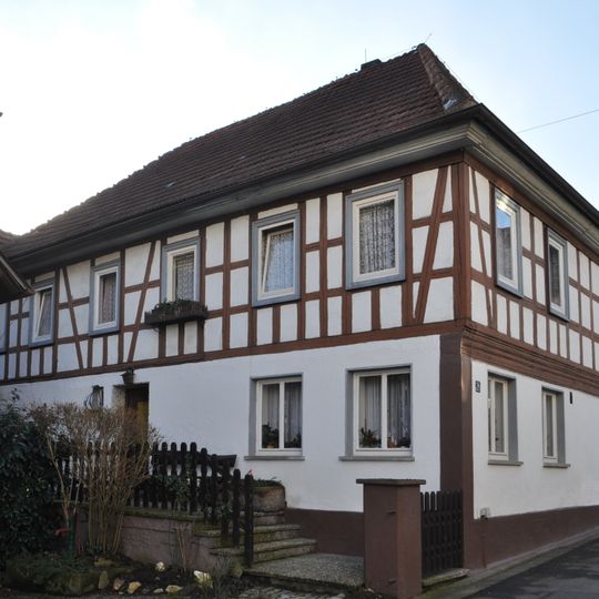 Walmdachhaus