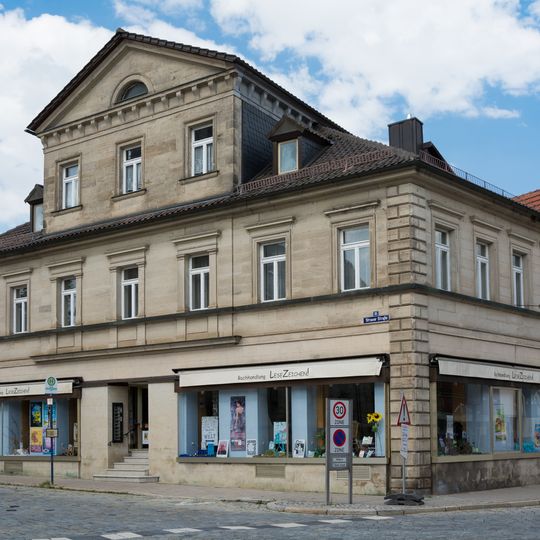 Wohn- und Geschäftshaus