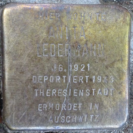 Stolperstein en memoria de Anita Ledermann