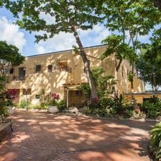 Cauley Square