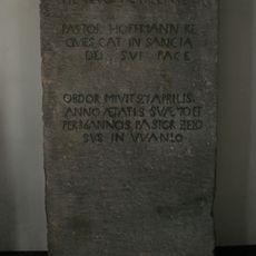 Grabplatte An der Kirche 6