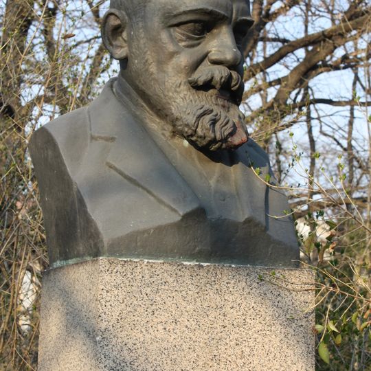 Бюст-паметник на Пенчо Славейков