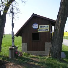 Kříž jihozápadně od Veliše