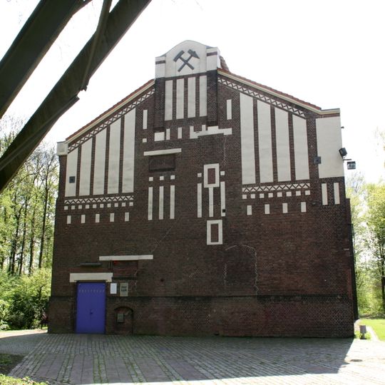 Schachtanlage Teutoburgia, Maschinenhalle mit Förderturm