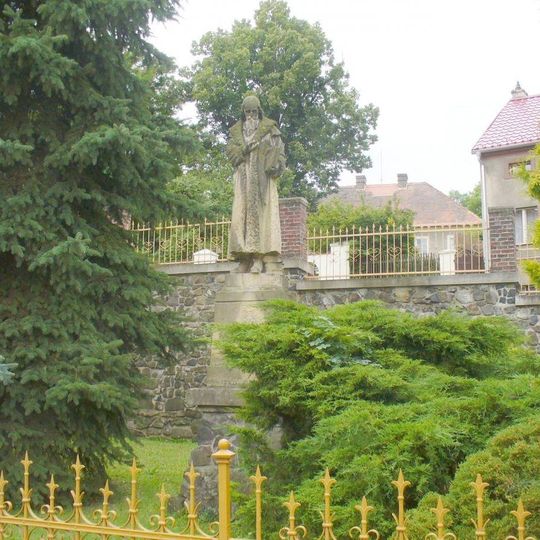 Pomník Jana Amose Komenského na Komenského náměstí v Třebívlicích