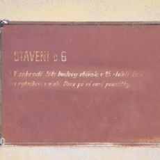 Pamětní deska tvrze v Senticích