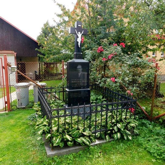 Kříž Františka Jiráka v Hněvkovicích