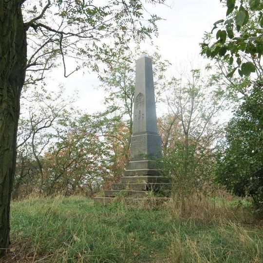 Pomník návštěvy císaře Josefa II. na vrchu Skalička u Kostomlat