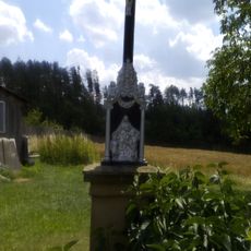 Kříž u domu 64 v Kuroslepech