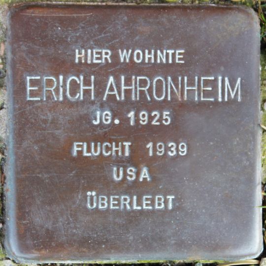 Stolperstein en memoria de Erich Ahronheim