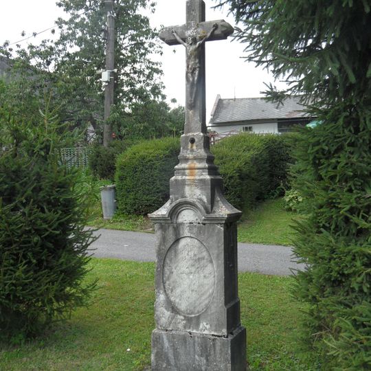 Kříž ve Vysokém Potoku na rozcestí