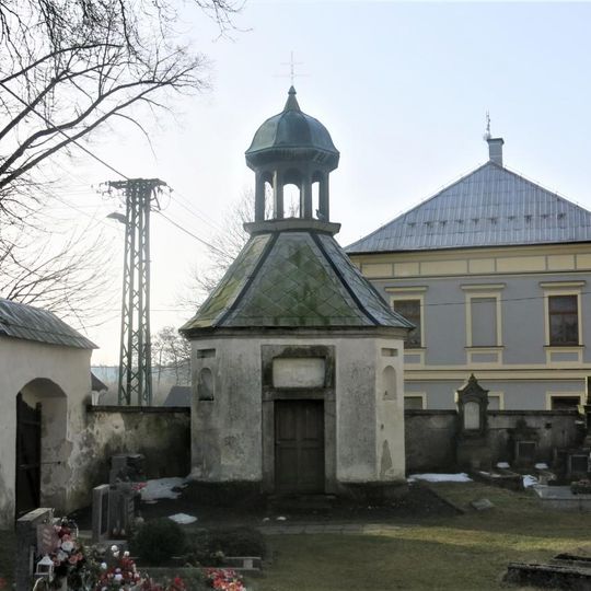 Kaple u kostela ve Zdislavě