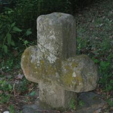 Steinkreuz am Waldfriedhof