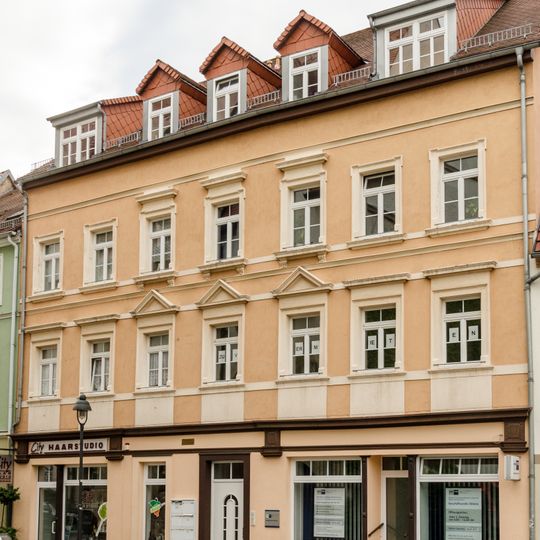 Mietshaus in geschlossener Bebauung Stadthausstraße 5