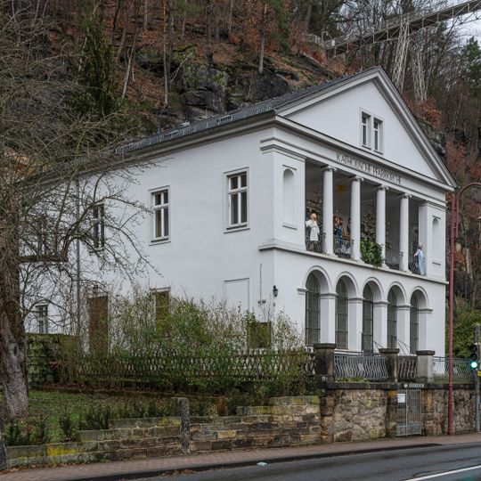 Kirche mit integriertem Pfarrhaus und Einfriedung Rudolf-Sendig-Straße 19