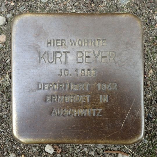 Stolperstein en memoria de Kurt Beyer
