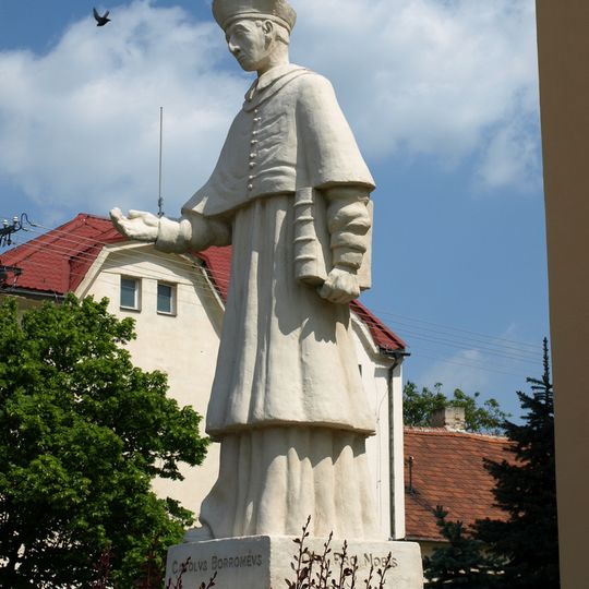 Socha svatého Karla Boromejského u kostela v Opatovicích