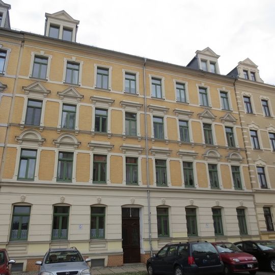 Mietshaus in geschlossener Bebauung Leonhardtstraße 13