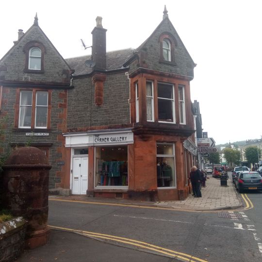 1, 2 High Street, Moffat