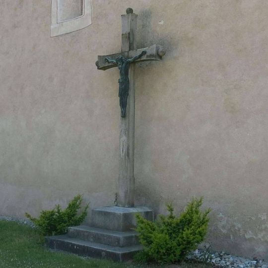 Kříž u kostela svatého Mikuláše v Rožmberku nad Vltavou