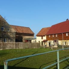 Wohnstallhaus und Scheune eines Bauernhofes Kötzschenbrodaer Straße 46
