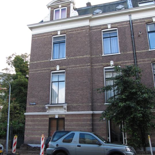 Huis met classicistische kenmerken