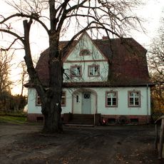 Naturdenkmal Sommerlinde Schmerkendorf, Hauptstraße 26; Flur 5, Flurstück 74/1 in Schmerkendorf