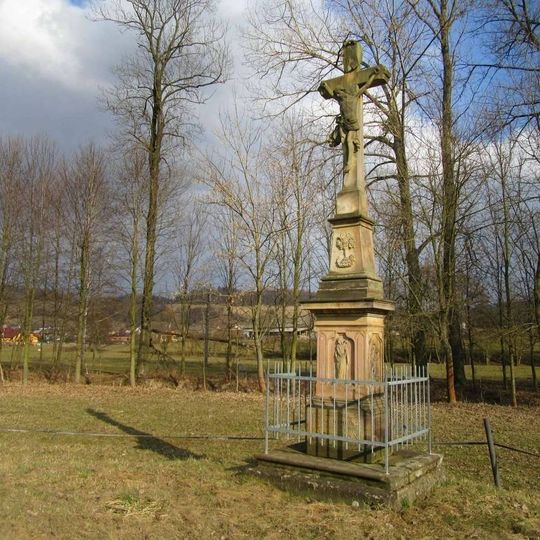 Kříž Lesnice severovýchodně od obce
