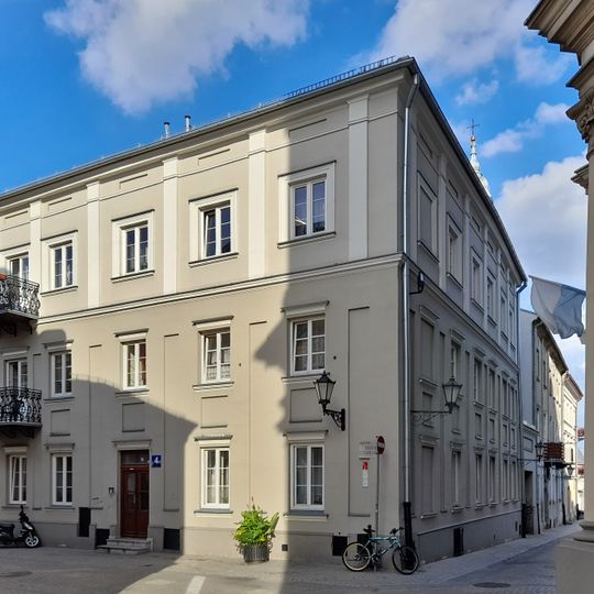 Dom przy ul Konarskiego 4 / Pijarskiej 5