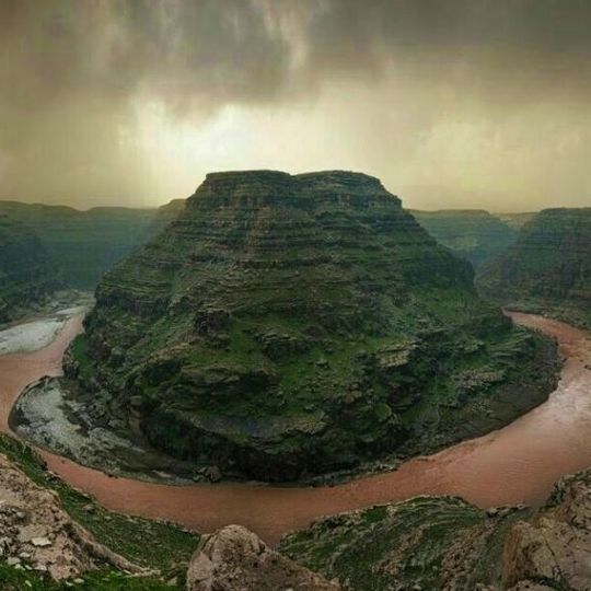 Darreh Khazineh Canyon