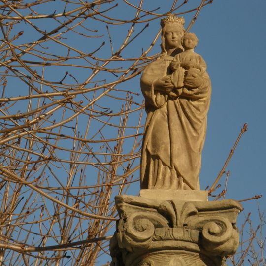 Sloup se sochou Panny Marie v oseckém klášteře