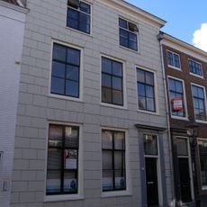 Huis met kroonlijst