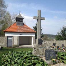 Kříž západně od Nezbavětic