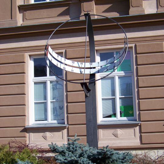 Sluneční hodiny na Komenského náměstí v Kralupech nad Vltavou
