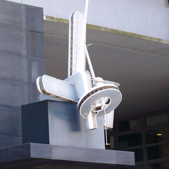 Light-kinetic sculpture at PRE building