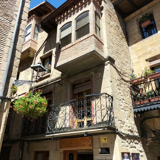 Casa Santa Engracia 37