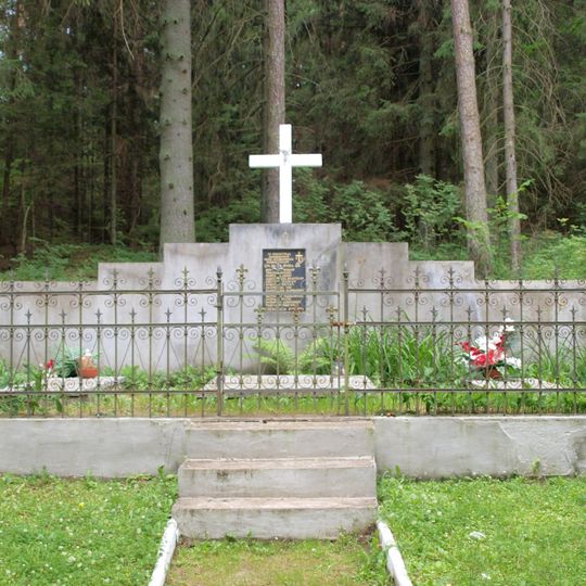 Mogiła członków ruchu oporu z II wojny światowej w Suwałkach