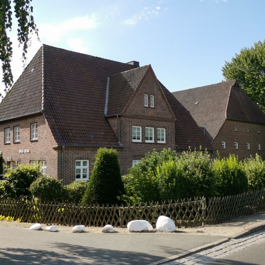 Wohnhaus mit Stallscheune