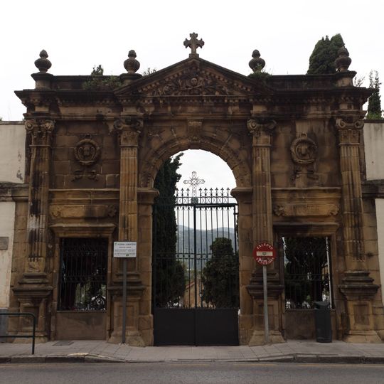 Portada Del Cementerio Municipal De Sestao