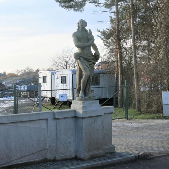 Alegorická socha Oheň na mostě v Křinci