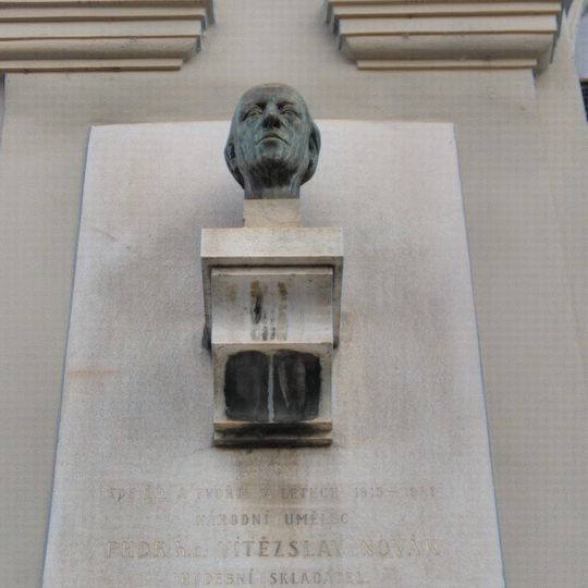 Pamětní deska Vítězslava Nováka v Praze