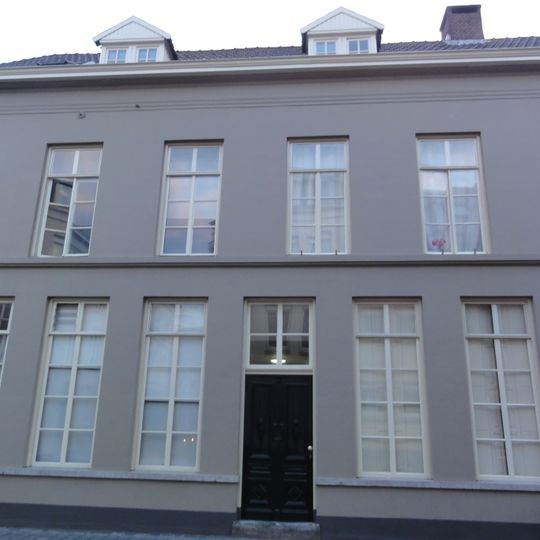 Woning in klassicistische stijl behorend bij het huis van bewaring