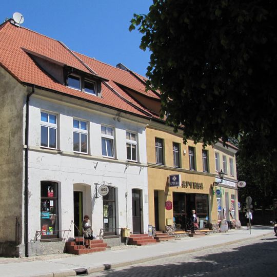 Dom - kamieniczka z oficyną