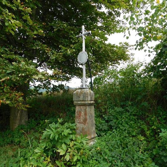 Kříž u polní cesty severně od Ježova