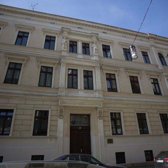 Wohn- und Geschäftshaus in geschlossener Bebauung Jakobstraße 37