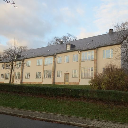 Mehrfamilienhaus in offener Bebauung Hans-Link-Straße 1; 3