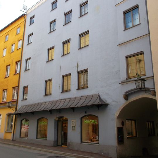 Wohn- und Geschäftshaus