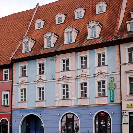 Náměstí Krále Jiřího z Poděbrad 19