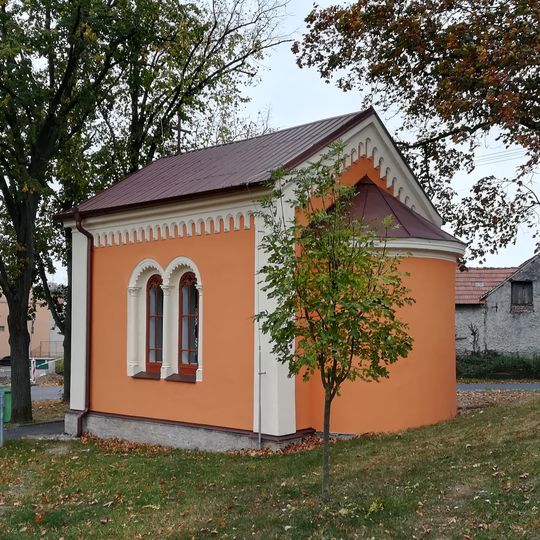 Kaplička ve Vrdech u hřbitova