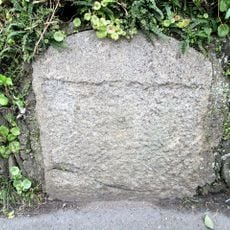 Milestone, Hele, opposite No 8